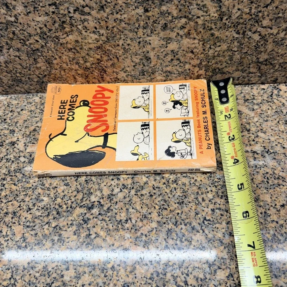 Vintage 1970 Here Comes Snoopy Charles M. Schulz Fawcett Paperback Peanuts Book
